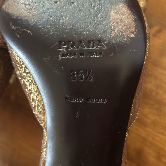 Gold jaquard kitten heels with buckle on toes - Picture 6 of 7